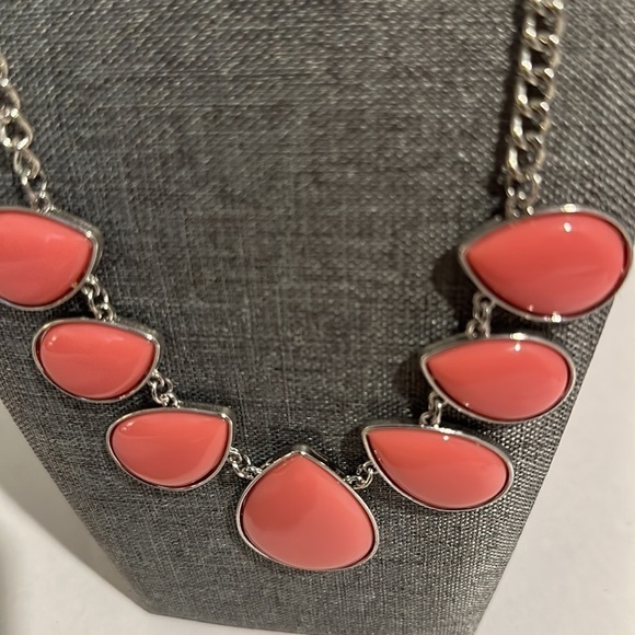 Pink Necklace Set pre owned - Picture 4 of 7